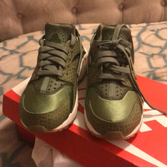 Nike Shoes - Nike Huaraches!